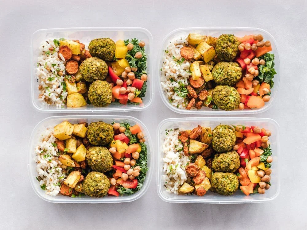 Organized weekly meal grid on a kitchen table